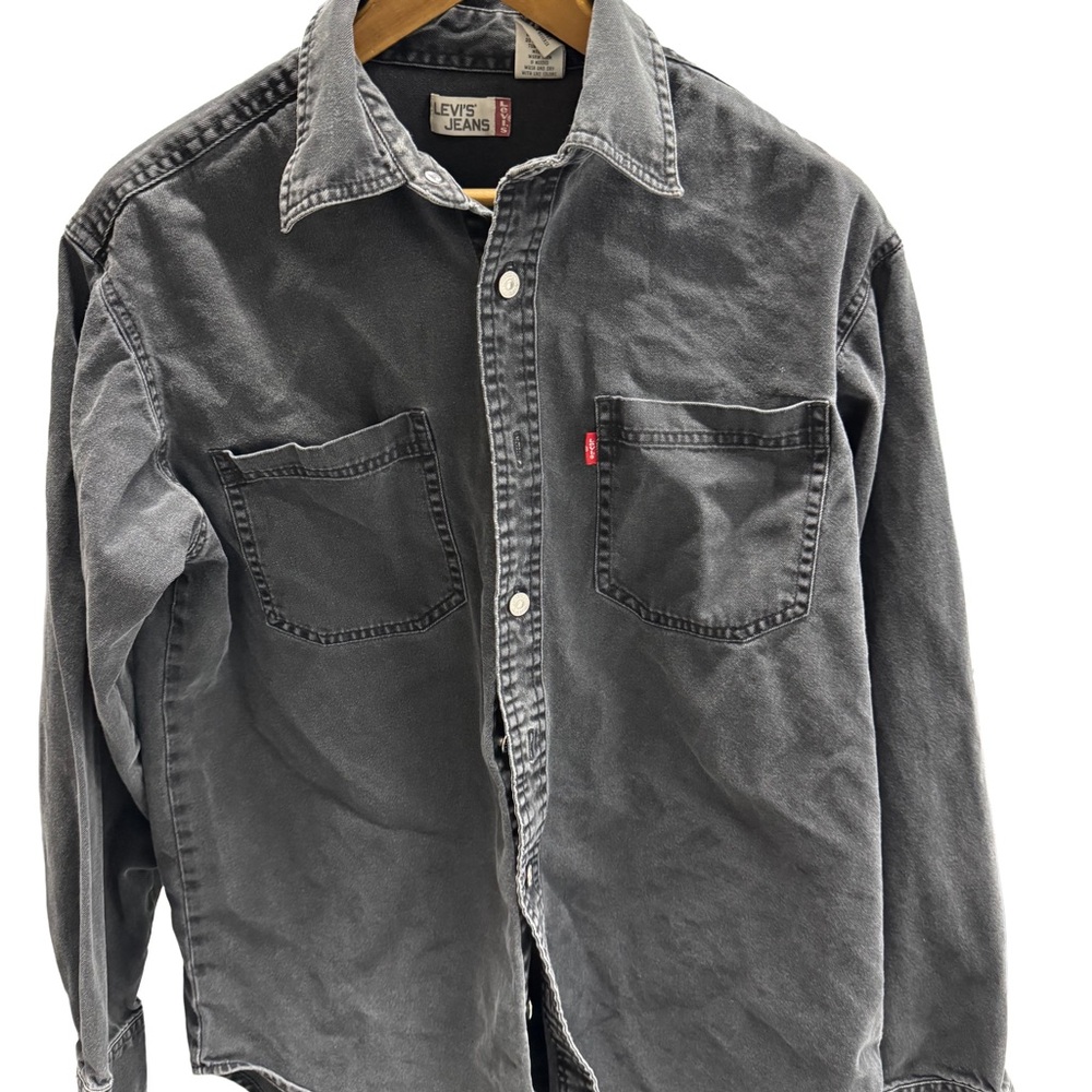 Vintage Levis Men’s Faded Gray Denim Long Sleeve Shirt.